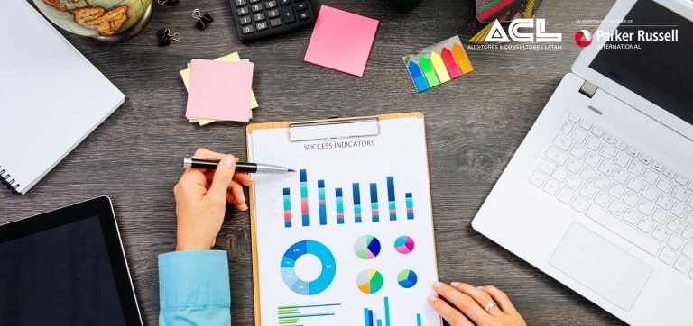 Riesgo país de Ecuador cae 61 puntos: impacto de elecciones y conflicto con Verónica Abad